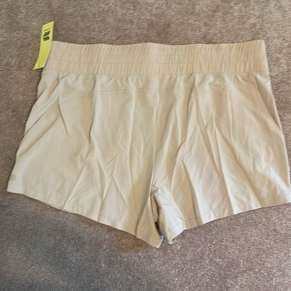 All In motion - Picture 2 of 4